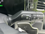 操作しやすい位置に配置されたウインカーレバー。確実な操作感で、安全な車線変更をサポートします。日常の運転をより快適に。