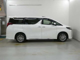 この度は、当社の展示車をご覧いただきまして、誠に有難うございます。自信をもってお勧めできる車となりますので、ごゆっくりご覧頂きたいと思います。