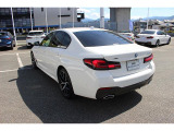 BMW認定中古車は、ドイツ本社と同様の教育・訓練を受けたBMW専門のメカニックが100項目以上のポイントを徹底的にチェックし、整備したうえでご納車させていただきます。