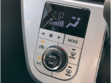 ■温度設定をしておけばいつでも快適な車内温度を維持できるオートエアコン!