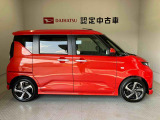 車両右側面からの写真になり。車をご覧になりたい時はお気軽に最寄りの店舗へご相談下さい。