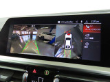 リアビューカメラ。ガイドラインとパークディスタンスコントロールで安全に車庫入れ可能。
