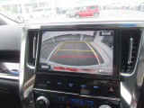 バックガイドモニターで、後方を確認しながら安心して駐車することができます。運転初心者も熟練者も必須の機能ですよ!