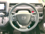 【純正革巻きステアリング】上質な革を使用することで、手にしっかり馴染みとても運転しやすいハンドルです♪