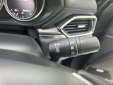 操作しやすいウインカーレバーで、安全な車線変更をサポート。視認性も高く、直感的に操作できます。スムーズな運転を助けます。