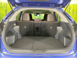 普段のお買い物や通勤、送迎等に十分な荷室スペースを確保しております。セカンドシートを倒すと、大きな荷物の積載も可能です♪