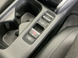 パーキングブレーキはスマートな電子制御式と合わせて渋滞時等にブレーキペダルから足を離しても停車状態を保持してくれるオートブレーキホールド機能で運転が楽になります。スタートはアクセルペダルを踏むだけ