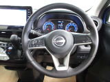 運転が楽しくなる明るく開放的な運転席まわりです。