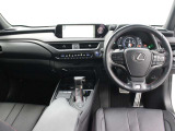 視認性の高さと美しさを兼ね備えたモーショングラフィックスによる先進のインターフェース。「F SPORT」専用アナログクロック(GPS時刻補正機能付)や専用アルミ製スポーツペダルなどが採用されています。