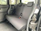 運転しやすい配置の操作系が、快適なドライブをサポート。広々とした空間で、ゆったりと運転を楽しめます。安全運転をサポートします。
