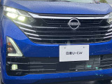 配光特性に優れ路肩まで明るく照らすLEDライトを採用、対向車への眩惑を防ぐマニュアルレベライザーも完備!