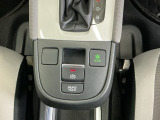 パーキングブレーキはスマートな電子制御式と合わせて渋滞時等にブレーキペダルから足を離しても停車状態を保持してくれるオートブレーキホールド機能で運転が楽になります。スタートはアクセルペダルを踏むだけ