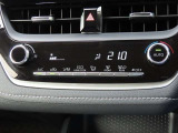 オートエアコンなのでスイッチひとつで車内を設定温度に調節してくれます☆
