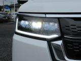LEDヘッドライトは、点灯の瞬間から最大光量を発揮し、突然暗くなるトンネルなどでの安定感を高めます。