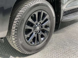 『トヨタ純正アルミホイール装着車になります!』スタイリッシュでとてもかっこいいですね♪
