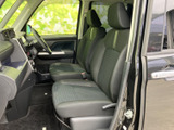 運転しやすいコックピット。操作系の配置も最適化されており、スムーズな運転をサポートします。快適なカーライフを始めましょう。