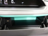運転席グローブボックス・充電用USB端子(タイプA)