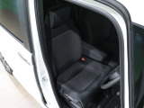 程よい硬さとホールド性が高いシートで長時間運転も快適です。