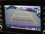 バックモニター付きでガイドラインがモニターに表示され、車庫入れや縦列駐車などの際に役立ちます!