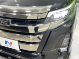 【LEDヘッドライト】悪天候や夜間走行時も良好な視界を確保し安心して運転できる高輝度LEDヘッドライトを装備!点灯速度が早く、消費電力も抑えられています。