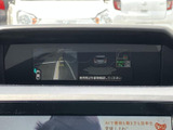 後方確認をサポートするモニター画面です。狭い道や駐車時にも安心。安全運転をサポートする頼もしい機能が備わっています。視認性も高く、運転しやすいです。
