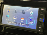 CDやUSB、Bluetoothなど、多彩なソースに対応。お好みの音楽を車内で楽しめます。快適なドライブのお供に最適です。