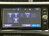 ラジオやCD、Bluetooth接続など、多彩なソースに対応。お好みの音楽で快適なドライブをお楽しみいただけます。直感的な操作で、簡単に設定変更が可能です。