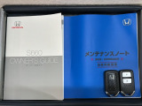 スマートキーは鍵をバッグに入れたままでもドアロックの開閉やエンジンのON・OFFができます。夜間や雨の日も鍵を探さなくて良いので便利です。