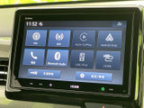 快適なドライブをサポートするナビゲーションシステム。Apple CarPlayやAndroid Autoに対応し、スマホとの連携もスムーズです。