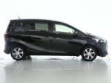 両側パワースライドドア付きだから、狭い駐車スペースなどでの 乗り降りラクラク!小さなお子さまのいるご家庭には嬉しい装備。