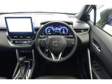 スポーティームード溢れる運転席周りですね。 クイックなドライビングに対応できるよな運転席回りになっています。 ドライブがますます楽しくなりますね!