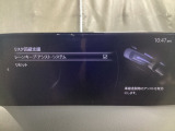 ハンドル操作をアシストすることにより車線からの逸脱回避を支援します。