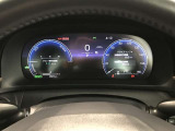 とっても見やすいメーターです。夜間時はラグジュアリーな気分にさせてくれる照明が魅力ですので、夜のドライブも楽しみになりますよ♪
