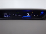 とっても見やすいメーターです。夜間時はラグジュアリーな気分にさせてくれる照明が魅力ですので、夜のドライブも楽しみになりますよ♪