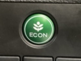 ★ECONスイッチ★ エコドライブを加速しよう!スイッチをONにすると、運転の仕方によるロスを抑え込み燃費をよくするようクルマが頑張ります(*^ー^*)燃費向上にチャレンジ♪