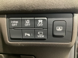 リアウインドーは電動格納のサンシェードが装備されています。インパネのスイッチからワンタッチで開閉操作が可能!