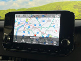 【メーカー純正9型ナビ】インテリアに溶け込むスタイリッシュな「専用設計」メーカーナビを装備♪視認性や操作性など基本性能にも優れ、より上質なカーライフをお楽しみいただけます。