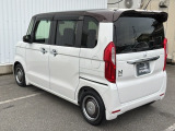 コンビネーションランプを高い位置に配置、後続車に見やすいデザインで安全にも配慮。テールゲートスポイラーを装備