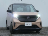 アダプティブLEDヘッドライト。フロントカメラで前方の状況を検知し対向車や先行車に眩しい思いをさせることなく必要なところだけを遠くまで照射します。