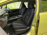 運転しやすいシートポジションで、快適なドライビングをサポートします。広々とした室内空間が、ドライバーを包み込みます。