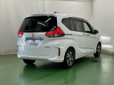 後席の窓には外から車内が見えにくくなるプライバシーガラスを採用。周りを気にせずリラックスして過ごせます