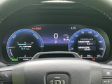 分かりやすいデザインのメーターパネル。運転に必要な情報を一目で確認できます。