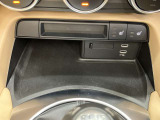 前席のシートヒーターやUSB