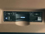 高速道路で便利な【ETC2.0】を装備しています。光ビーコン搭載で渋滞情報などナビゲーションと連動することで機能も充実いたします。他、観光施設に立ち寄るための高速料金割引サービス等もございます。