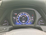 視認性の高いメーター類が、運転に必要な情報を的確に伝えます。落ち着いた空間で運転に集中でき、洗練されたデザインも魅力です。