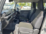 運転しやすい配置の操作系。直感的に操作でき、運転に集中できます。快適なドライブをサポートします。