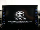 ディスプレイオーディオを装備。スマホとクルマをつなぐことで、これまでのナビに加えて、いろんなサービスが楽しめます。