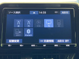 多彩な表示機能で、ドライブ中の情報やエンターテイメントをサポート。直感的な操作で、お好みのコンテンツを快適に楽しめます。