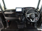 見通しのよいすっきりとした視界で、誰でも運転しやすいです。運転のしやすさは疲れにくさにも繋がりますよ♪