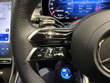 メモリー付きパワーシートが装備されている車両はシートの位置・ドアミラーの角度・ハンドルの位置を3名まで記憶出来ます。